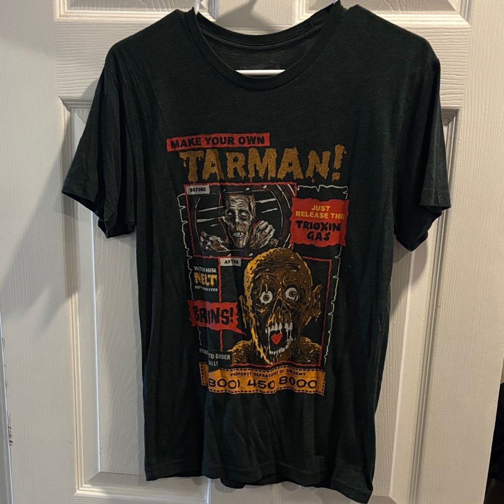 Tarman Graphic Tee - Hunter green